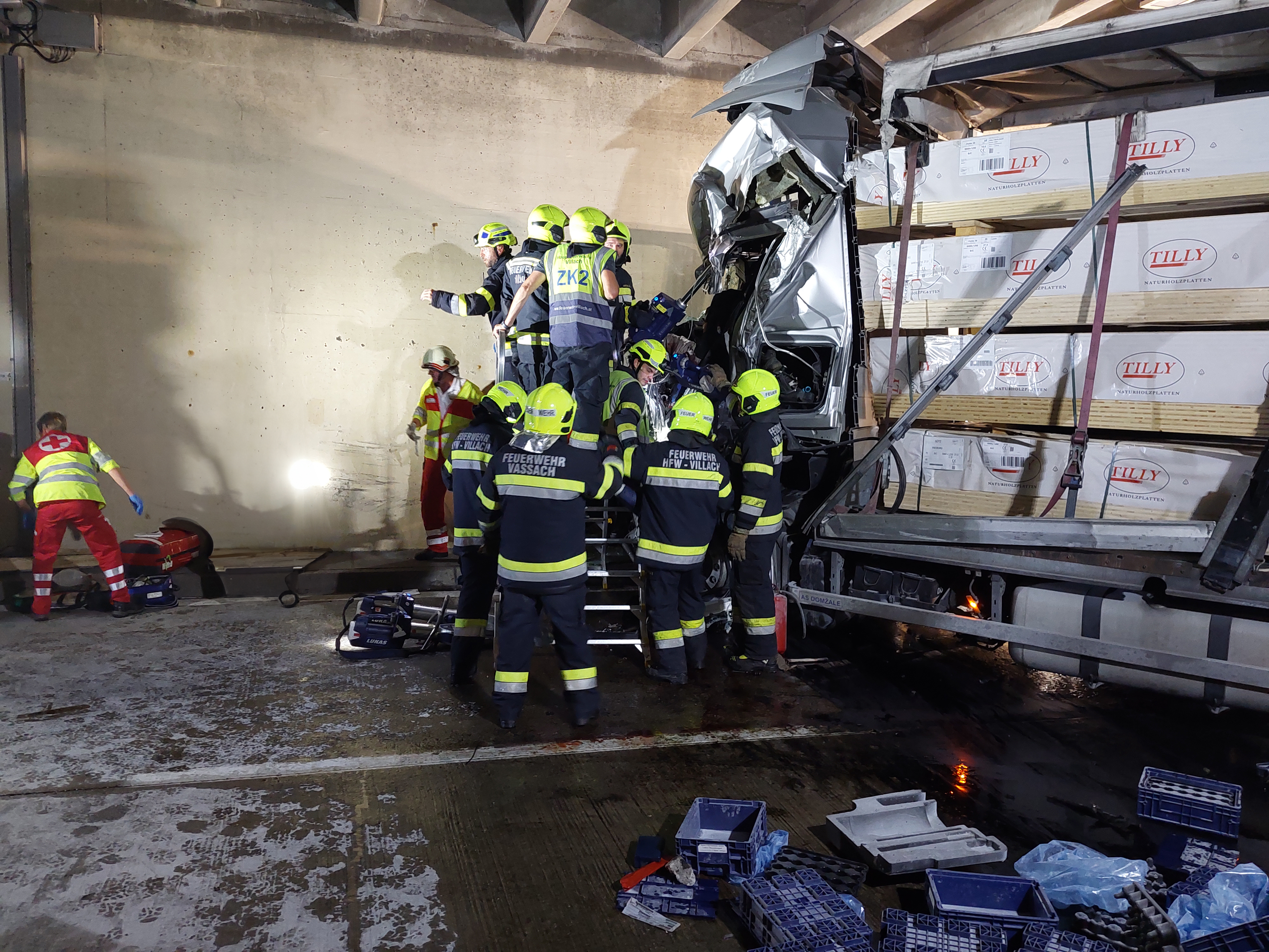 LKW-Unfall Unterflurtrasse A10 3