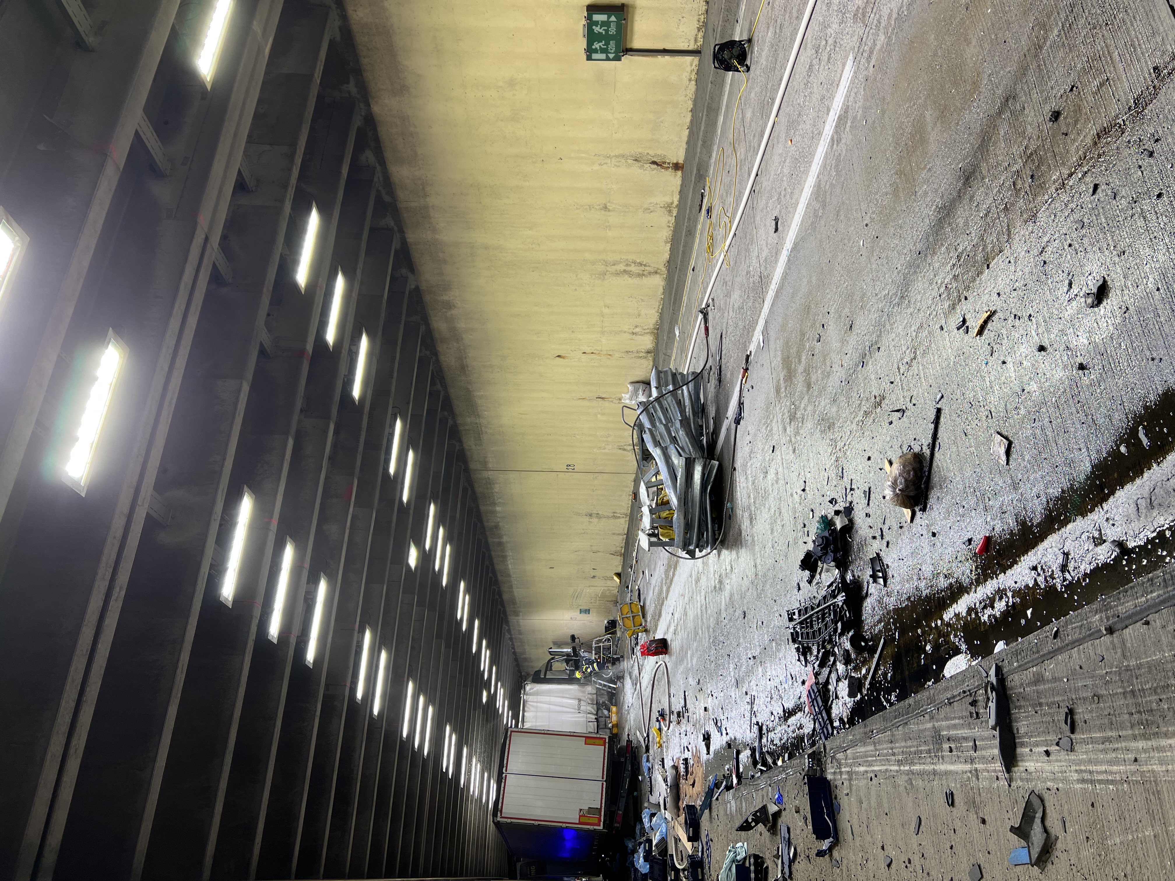 LKW-Unfall Unterflurtrasse A10 5