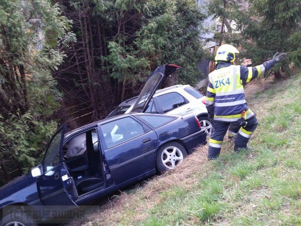 Schwerer Verkehrsunfall fordert 4 Verletzte in Villach (Bild 2)
