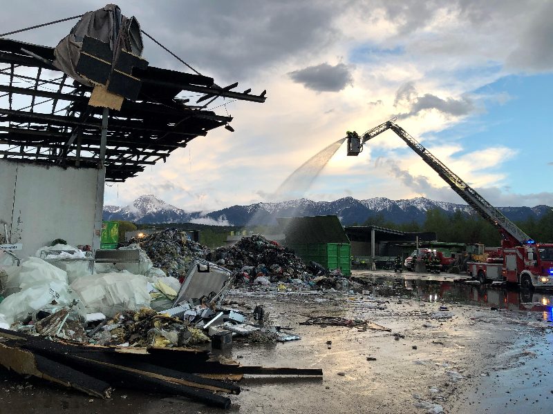 Großbrand Entsorgungsbetrieb (Bild 3)