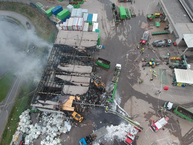 Großbrand Entsorgungsbetrieb (Bild 10)