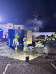 Brand einer Müllinsel mit angrenzendem Baustellencontainer