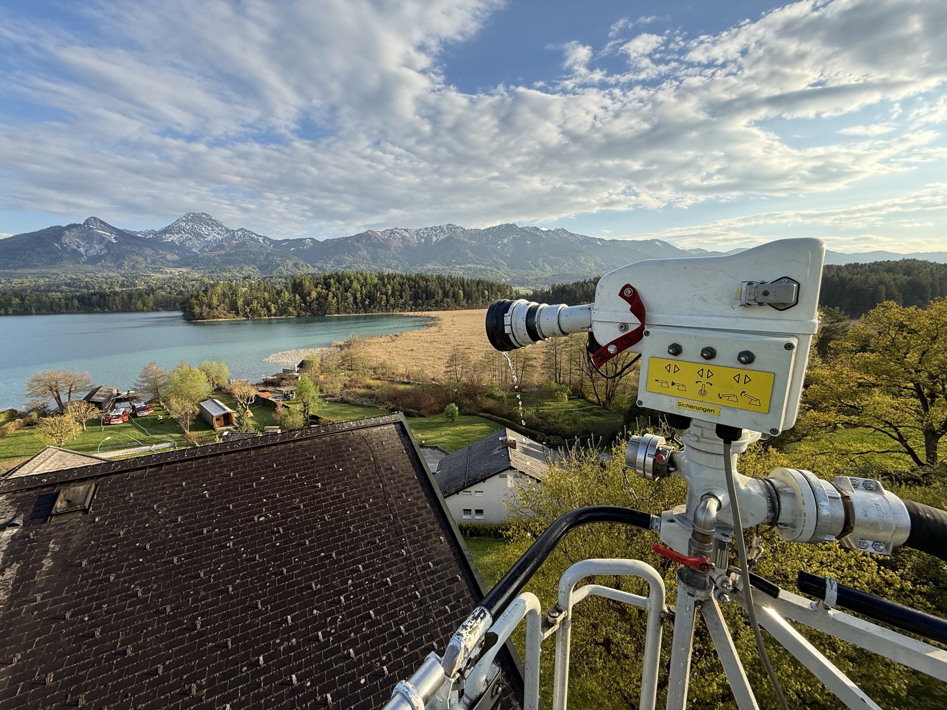 Drohne der HFW Villach über dem Faaker See